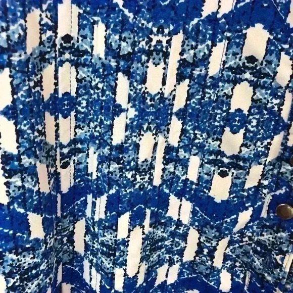 New Directions Belk Brand Womens 2X blue and white geometric print blouse - Picture 3 of 4